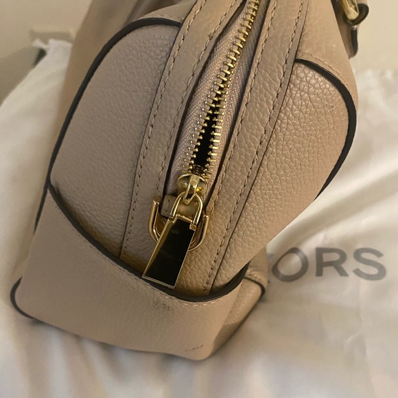 tan michael kors purse - Picture 3 of 6